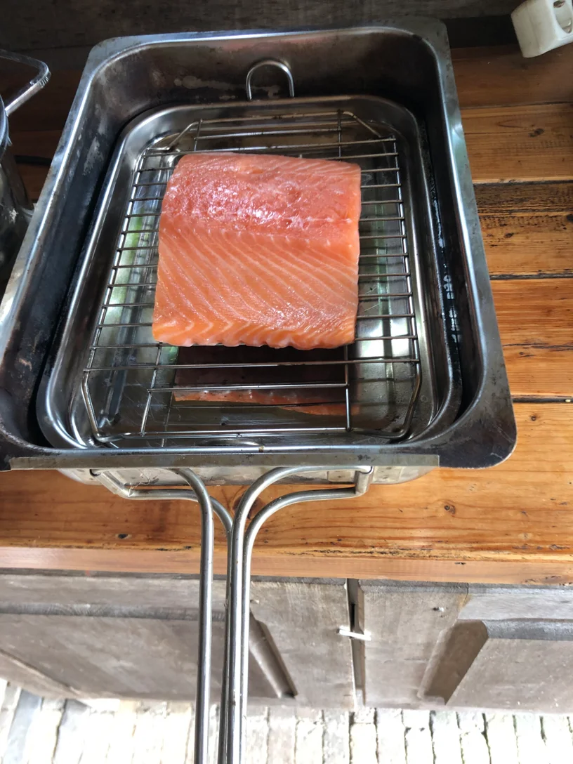 happycountrylife-zalm-in-rookpan-high